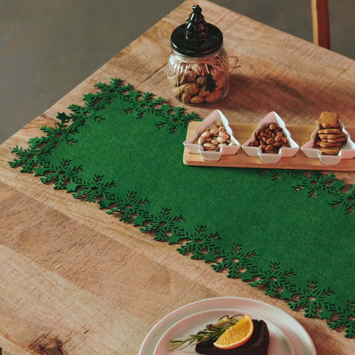 Christmas Theme Table Runner (Green)