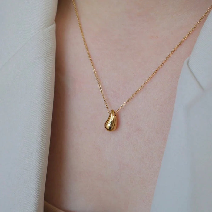 Reriti - Teardrop Pendant Necklace - Gold