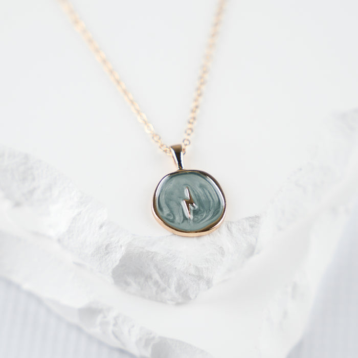 GOOD VIBES by SUM - Round Necklace with an Enamel Pendant