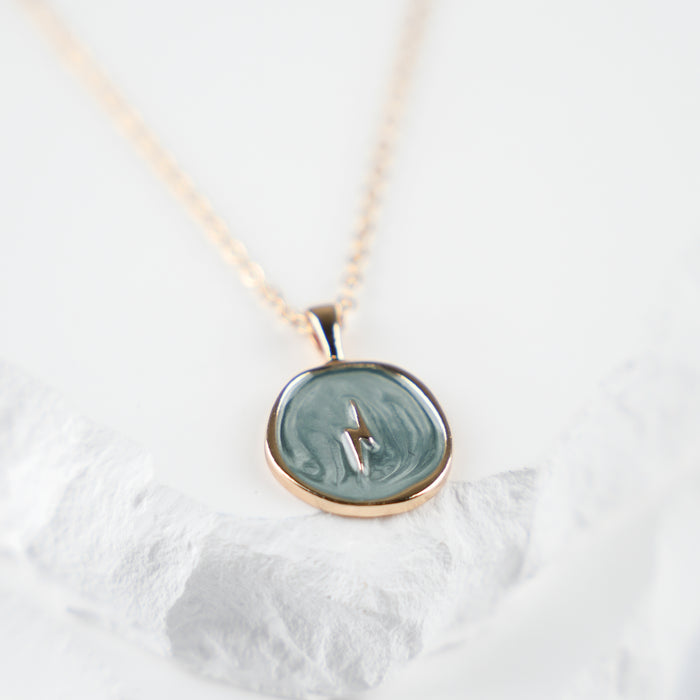 GOOD VIBES by SUM - Round Necklace with an Enamel Pendant