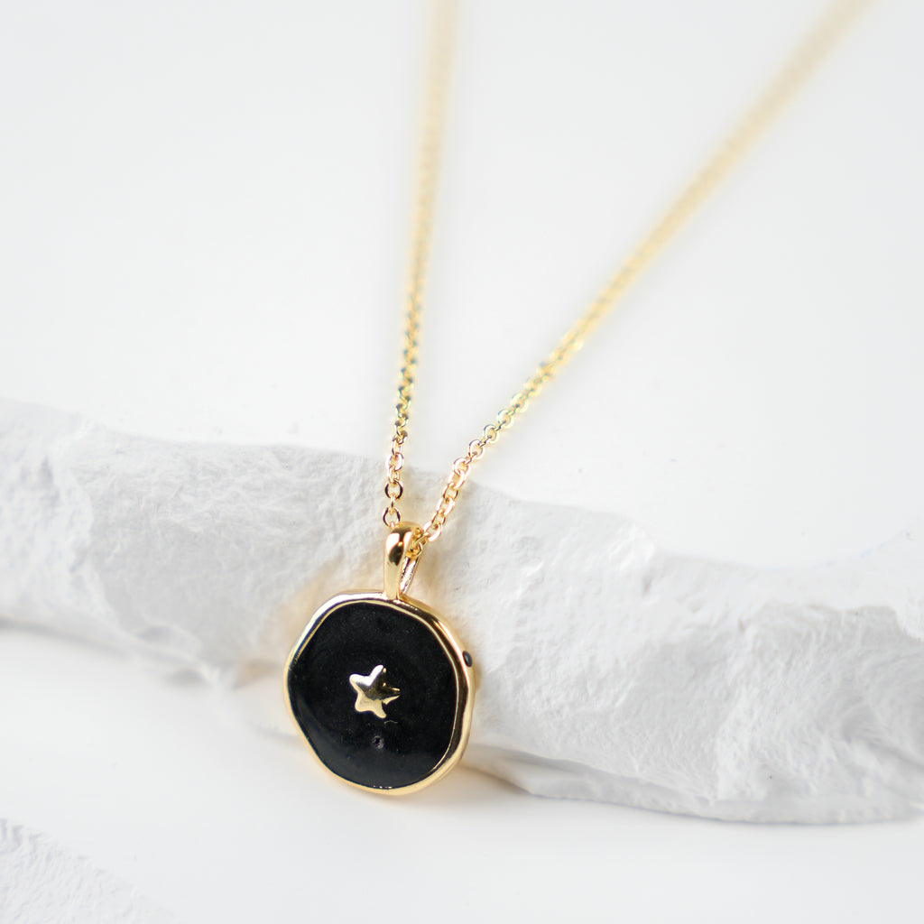 GOOD VIBES - Round Necklace with an Enamel Pendant