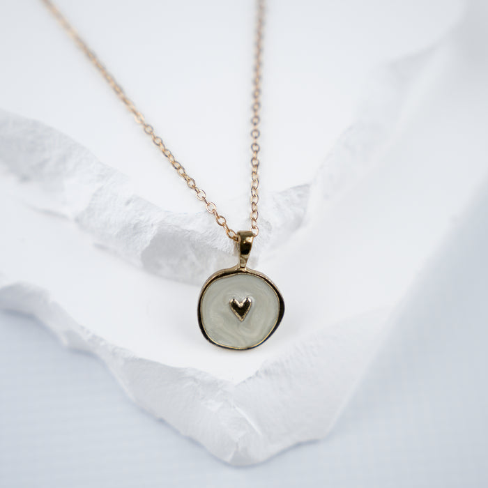 GOOD VIBES by SUM - Round Necklace with an Enamel Pendant