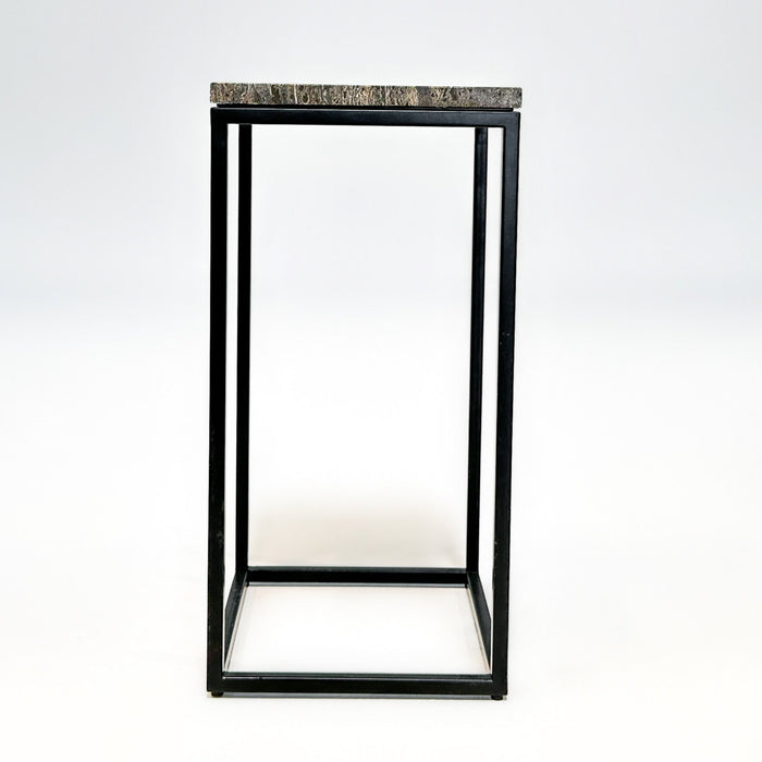 Atelier Bottega - 30x30 Side Table
Explore our exclusive collection of Atelier Bottega side tables, featuring Italian design and expert craftsmanship from the UAE. 
Each side table boasts a 20mm thicAtelier Bottega - 30x30 Side Table